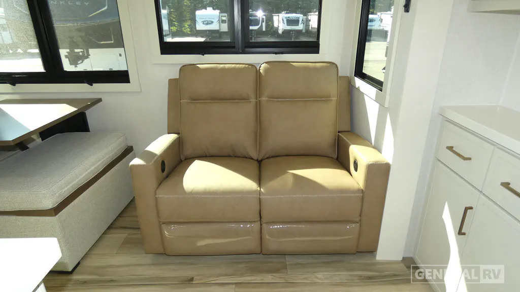 2027 Brinkley Model Z AIR 315, Photos photo 21