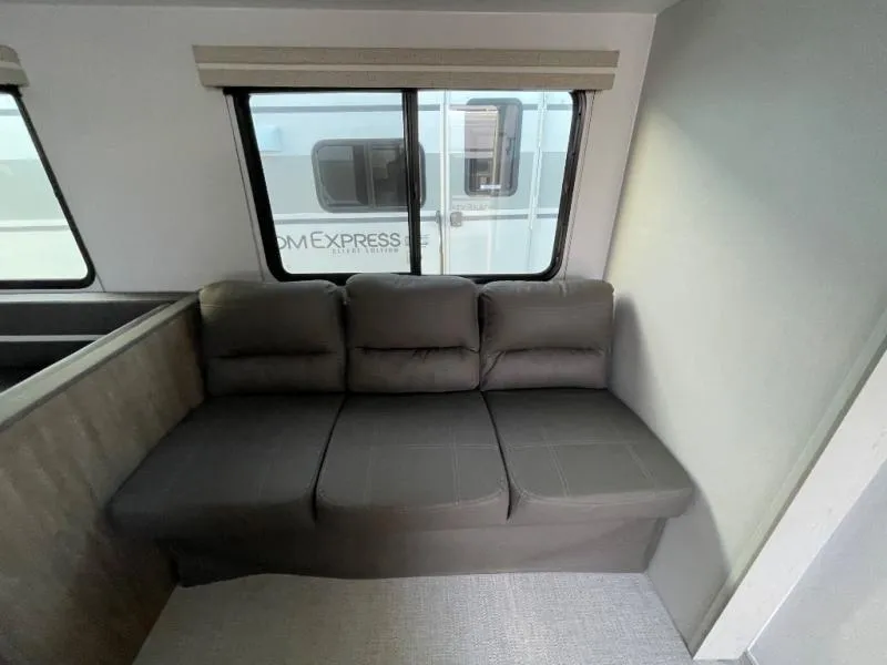 2026 Coachmen Freedom Express Select 30SE, Photos photo 23
