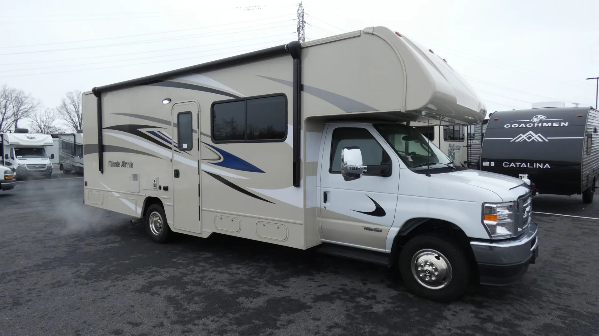 2025 Winnebago Minnie Winnie 26T - Photo 2