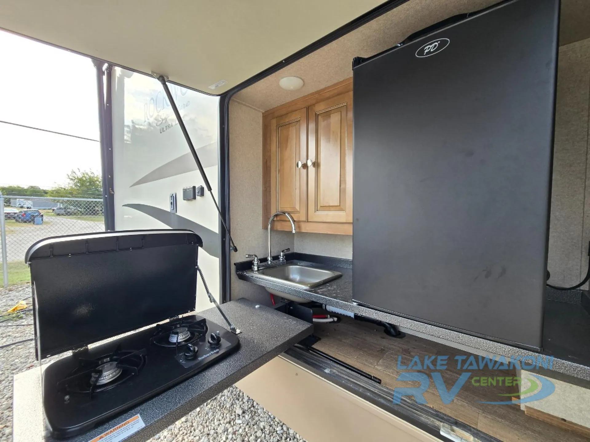 2018 Forest River Rockwood Signature Ultra Lite 8324BS - Photo 4