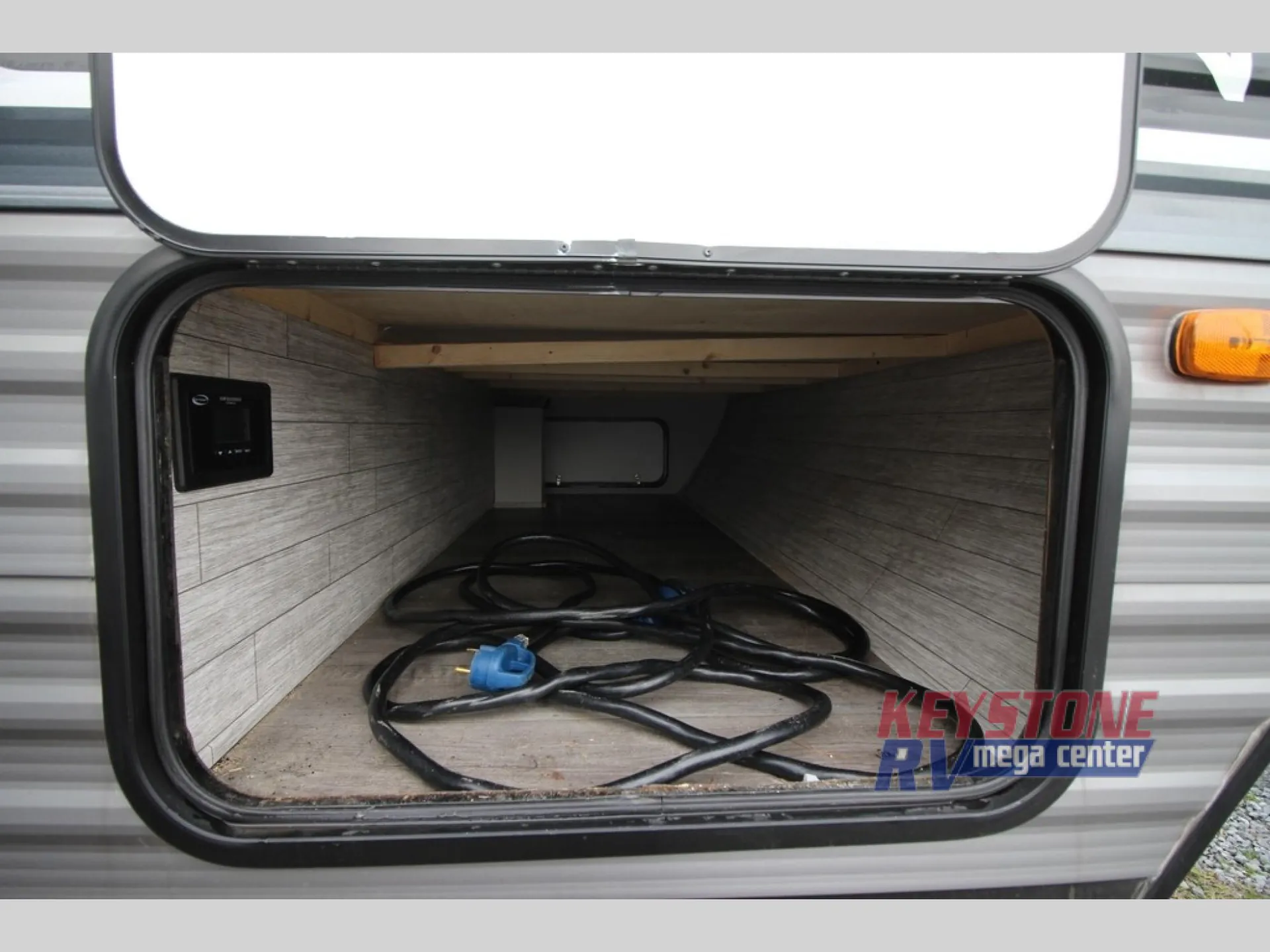 2024 Coachmen Catalina Summit Series 8 221MKE - Photo 4