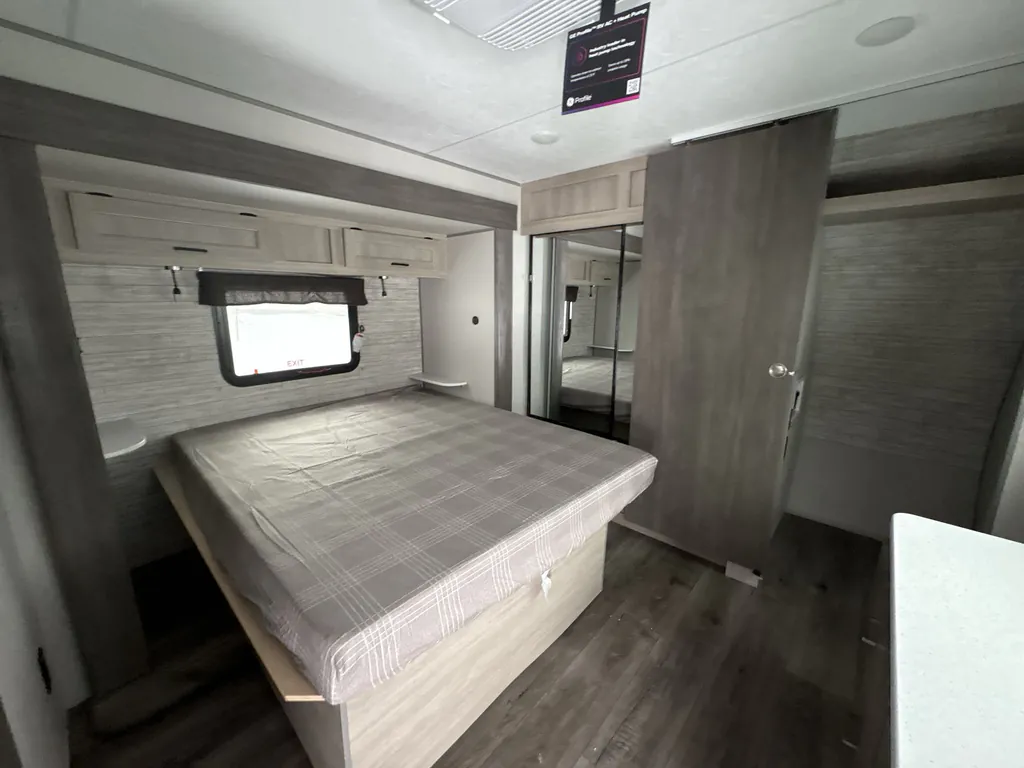 2026 Coachmen Catalina Legacy Edition 343BHTS (2 Queen Beds), Photos photo 8