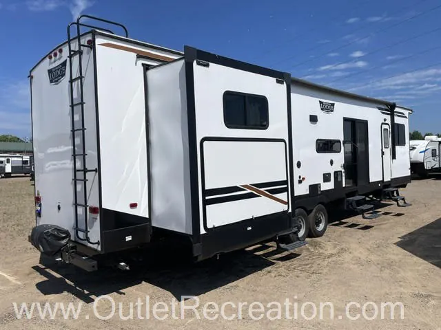 2021 Forest River Wildwood Lodge 42QBQ - Photo 3