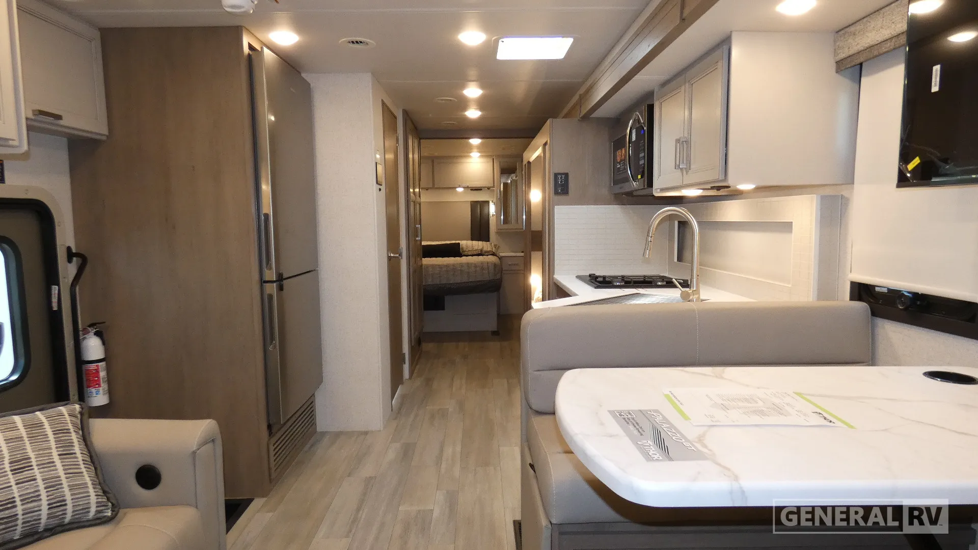 2026 Thor Motor Coach Palazzo GT 33.5 - Photo 3