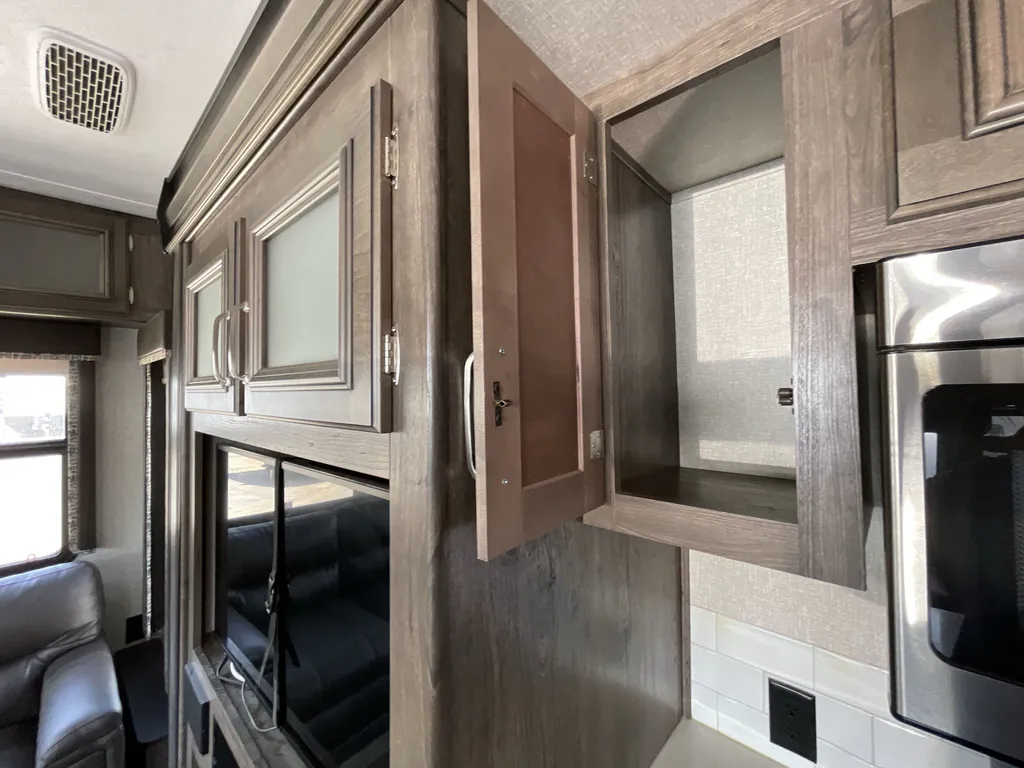 2018 Keystone Montana High Country 385BR, Photos photo 13