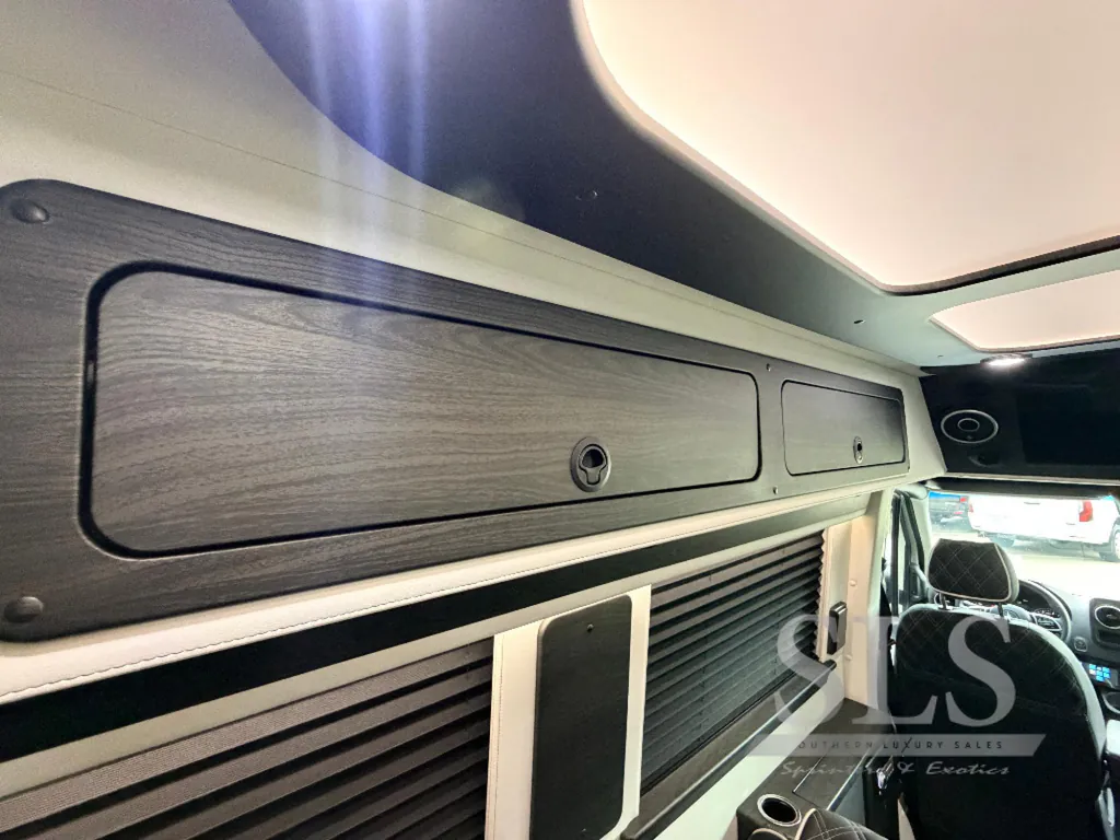 2025 Midwest Automotive Designs Luxe Cruiser D4, Photos photo 36