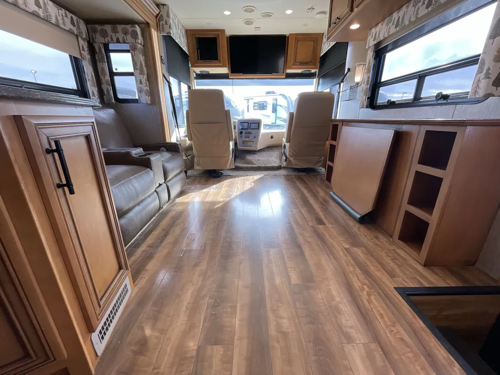 2016 Newmar Canyon Star 3921, Photos photo 3