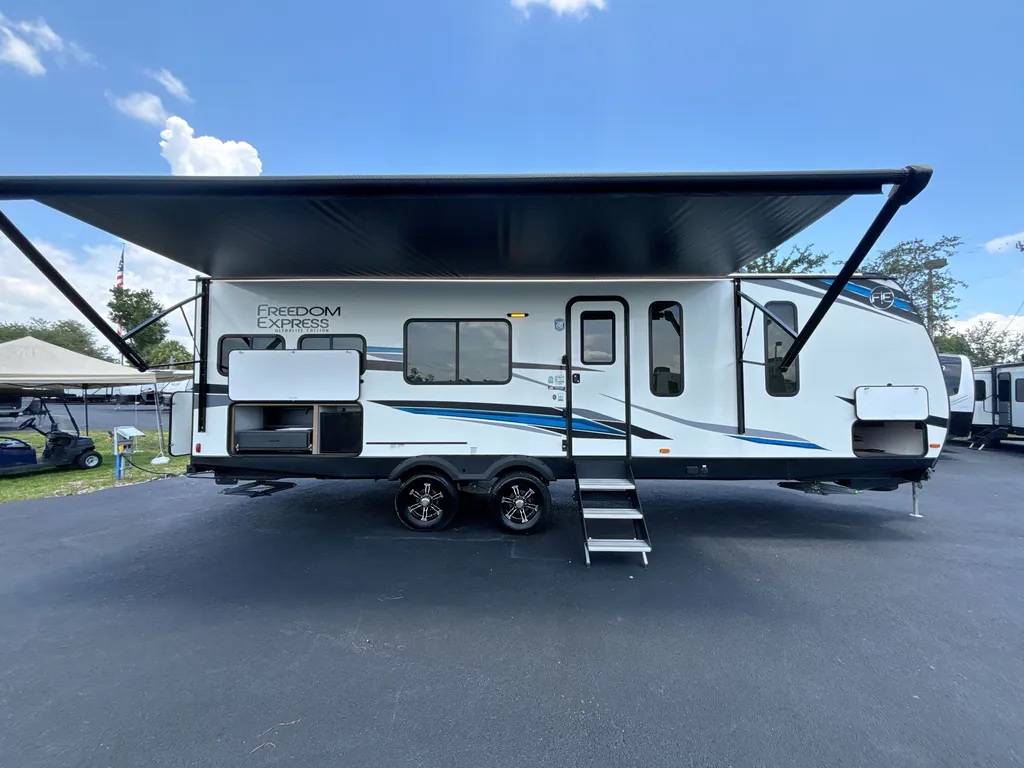 2024 Coachmen Freedom Express Ultra Lite 274RKS, Photos photo 6