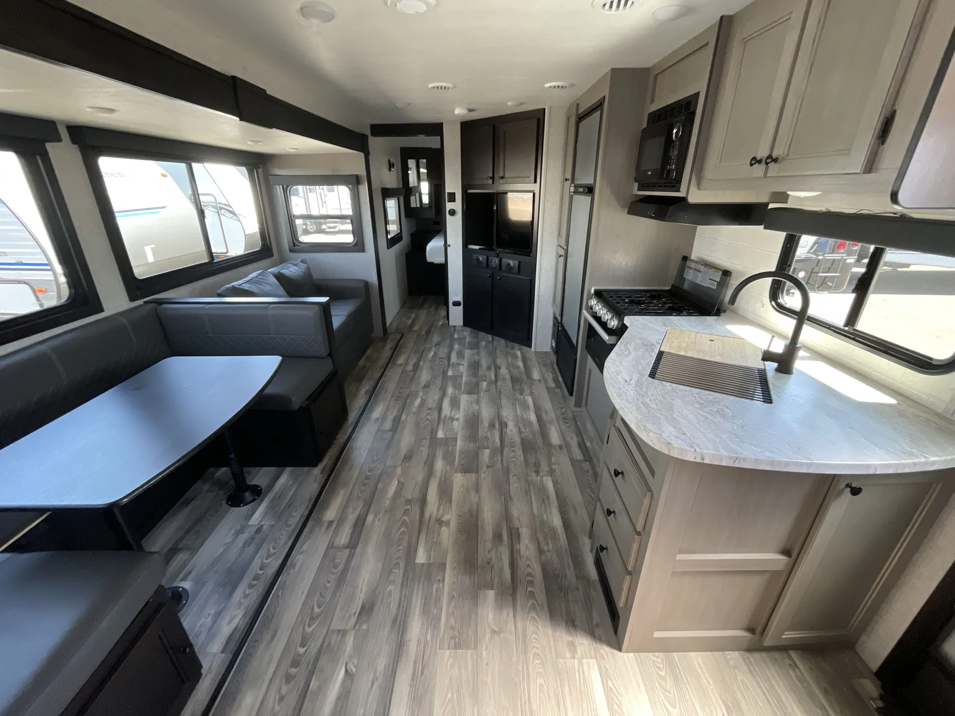 2023 Starcraft Super Lite 252RB — living area main