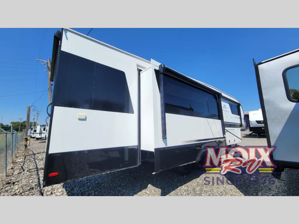 2025 Brinkley Model Z 3400, Photos photo 35