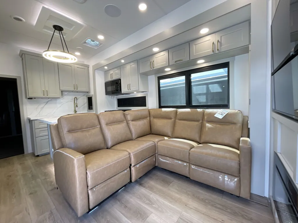 2026 Brinkley Model G 3950, Photos photo 16