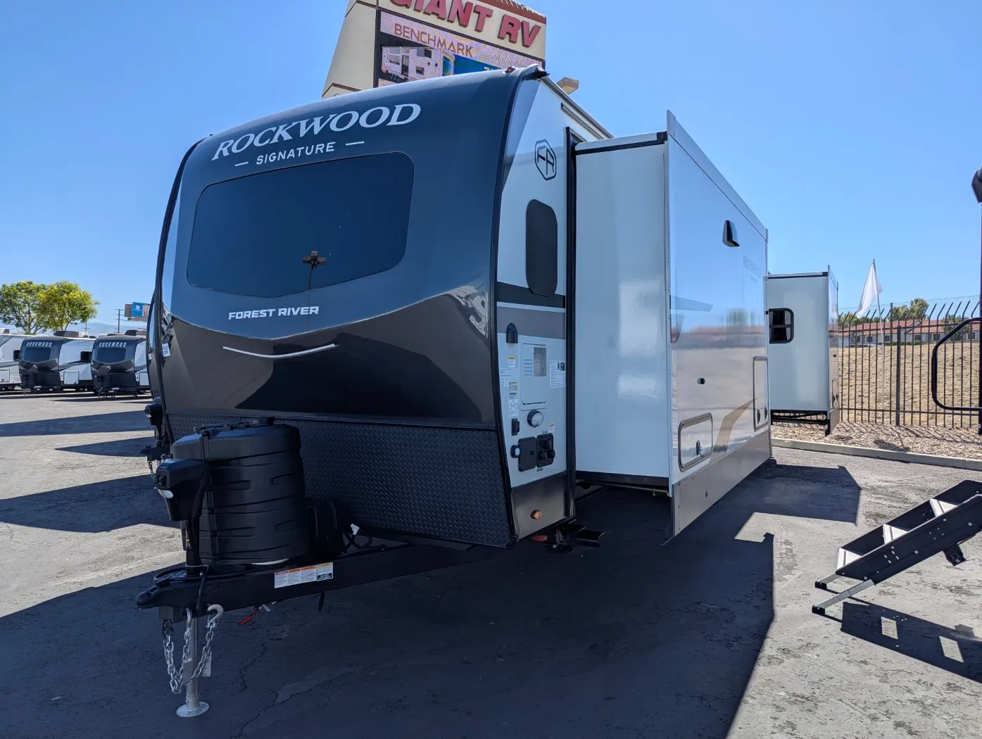 2026 Forest River Rockwood Signature 8339FK - Photo 4