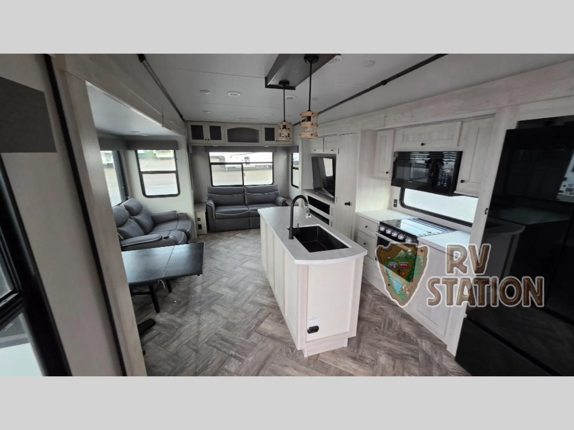 2023 Forest River Wildcat ONE 31RL — Photo 6