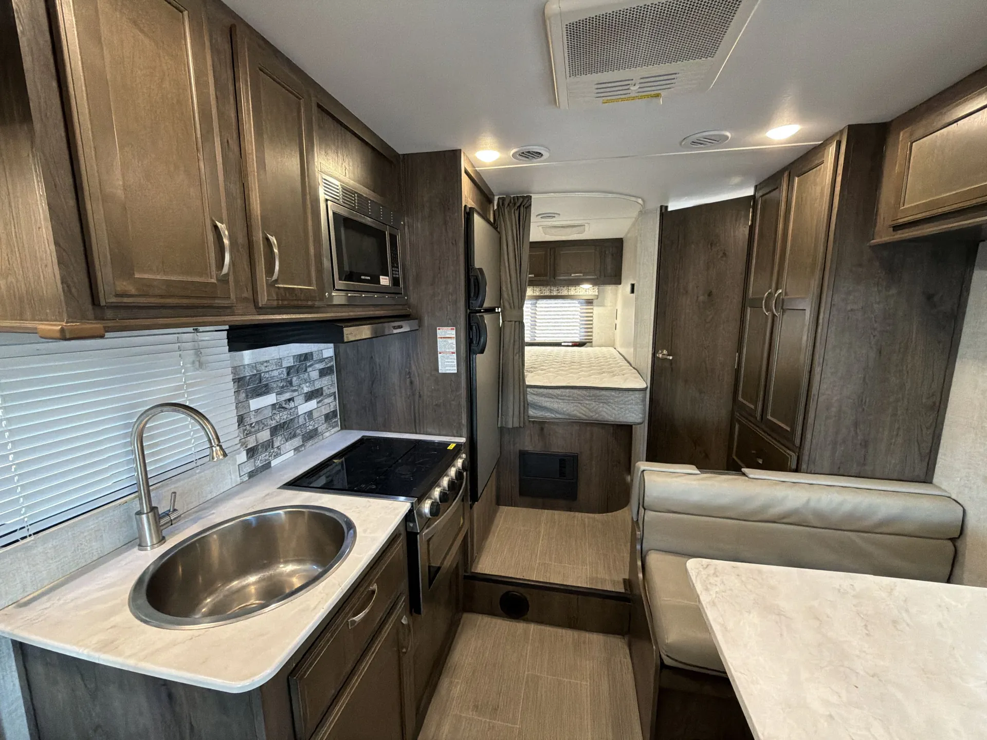 2023 Gulf Stream Conquest 6245 - Photo 3