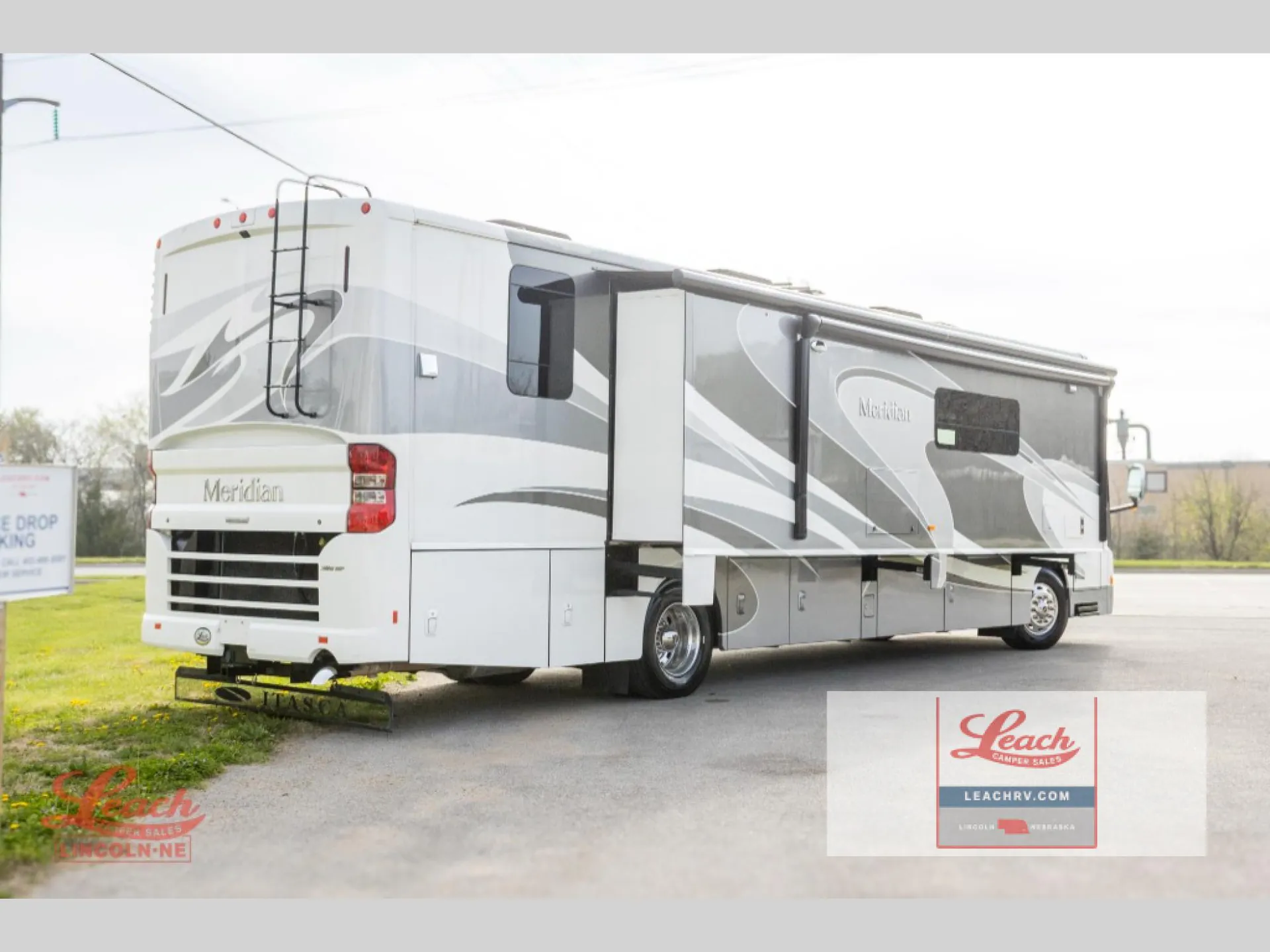 2015 Winnebago Meridian 40R - Photo 4