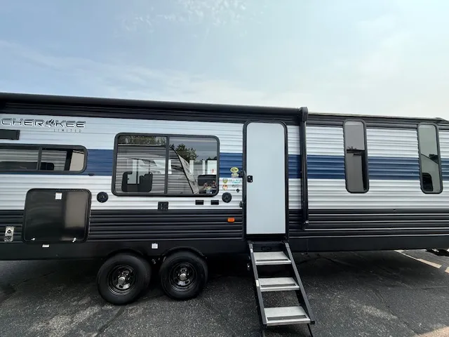 2021 CHEROKEE GREY WOLF 274RK - Photo 2