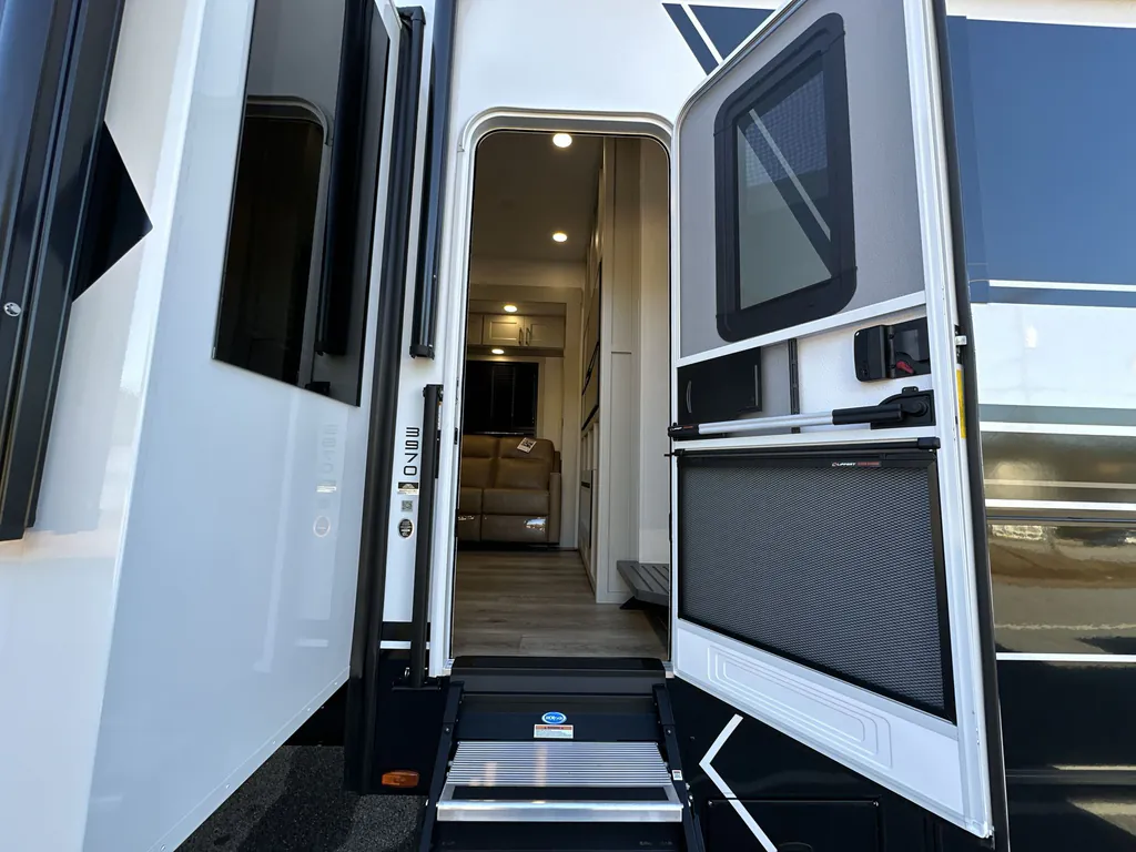 2026 Brinkley Model G 3970, Photos photo 8
