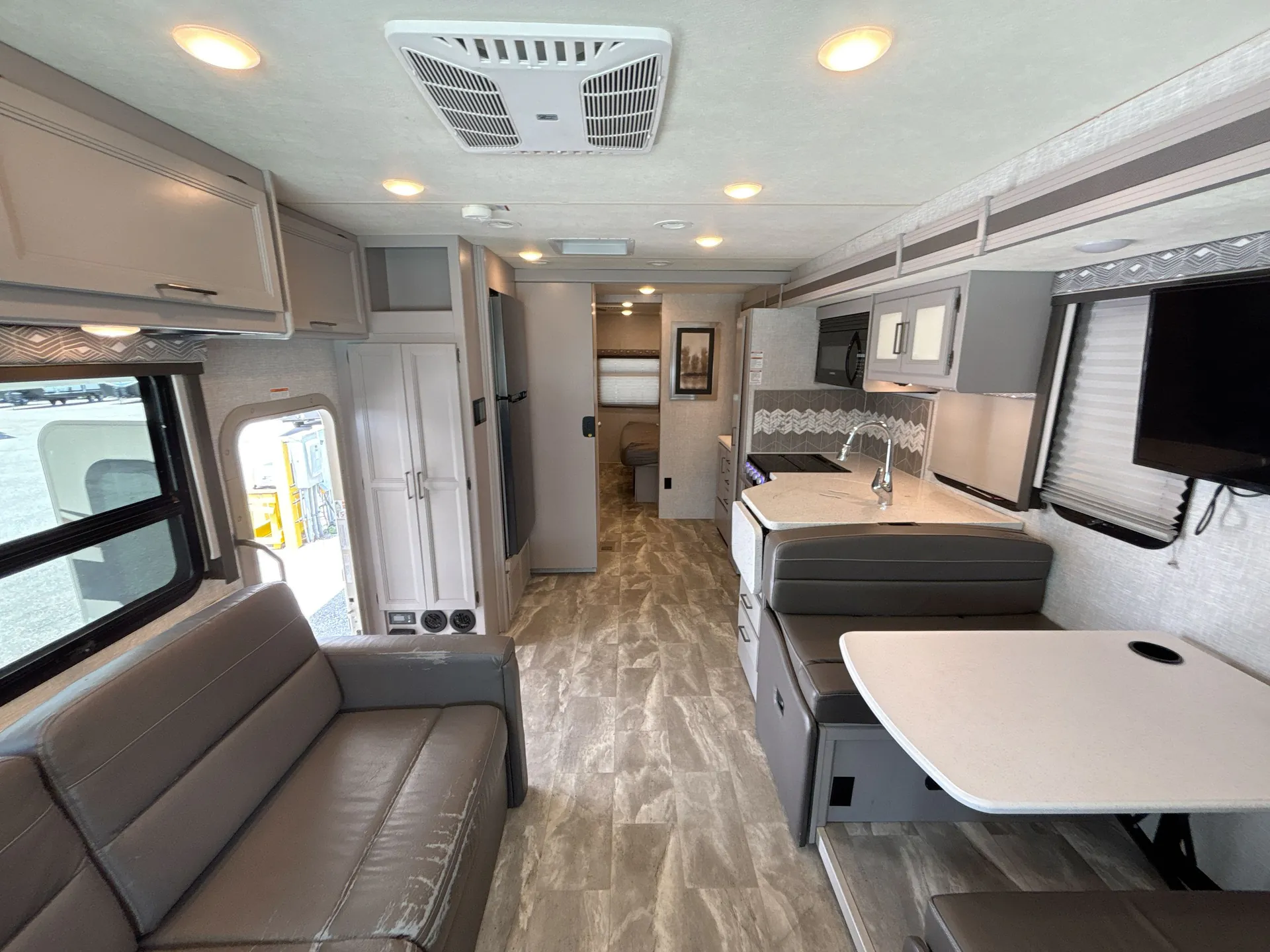 2021 Thor Motor Coach Windsport 31C — living area main