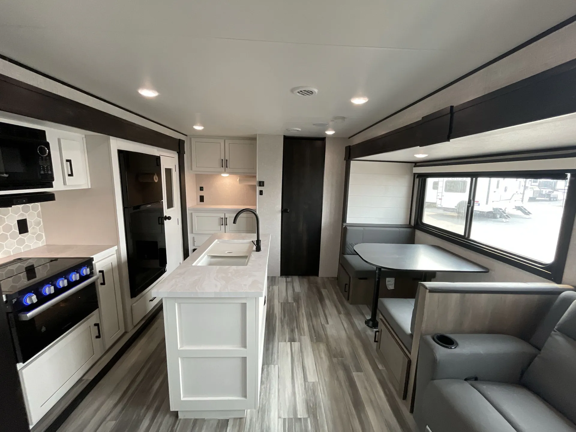 2024 Jayco Jay Flight 331BTS — living area main