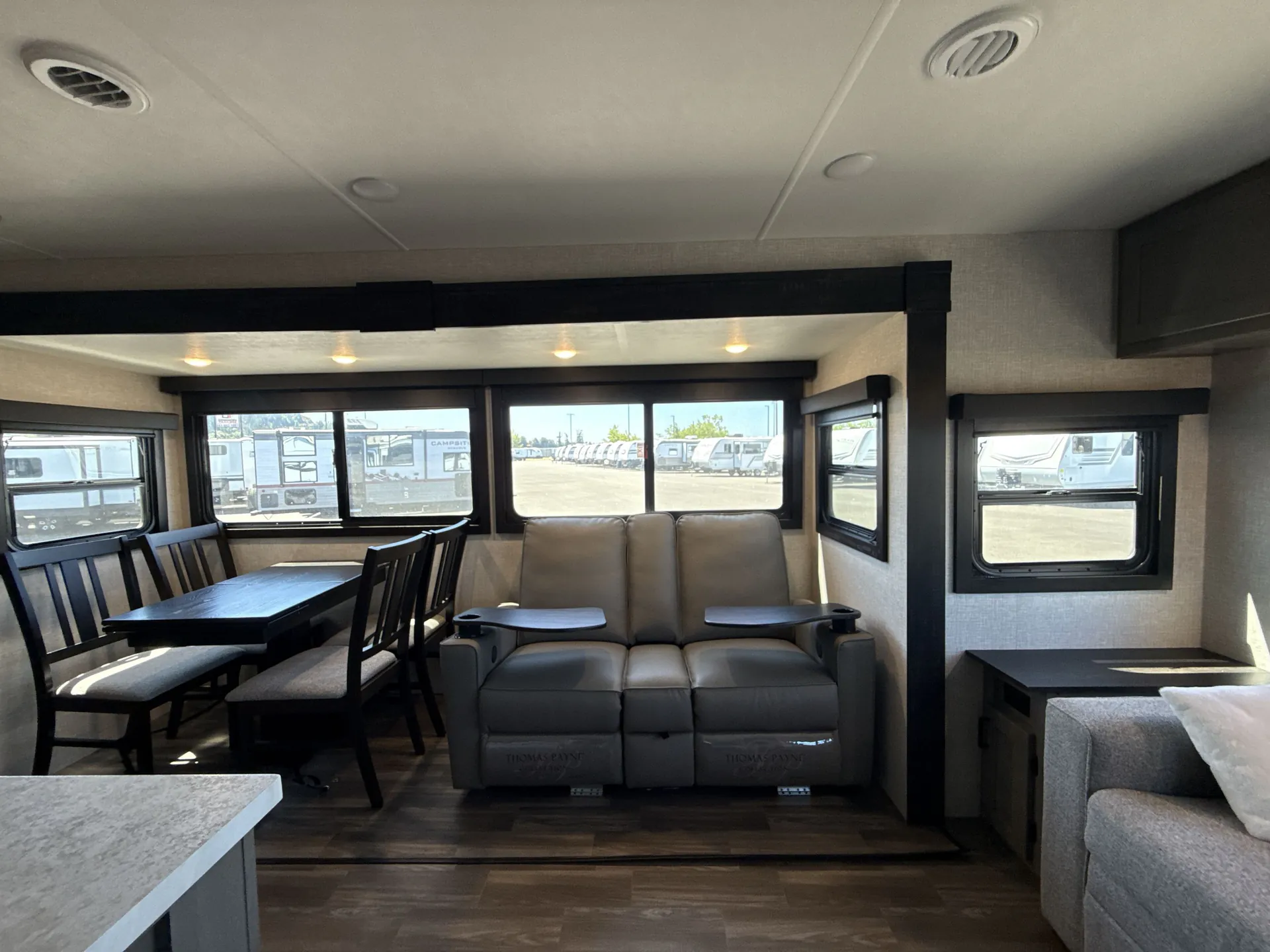 2024 Starcraft GSL 290RLS — living area main