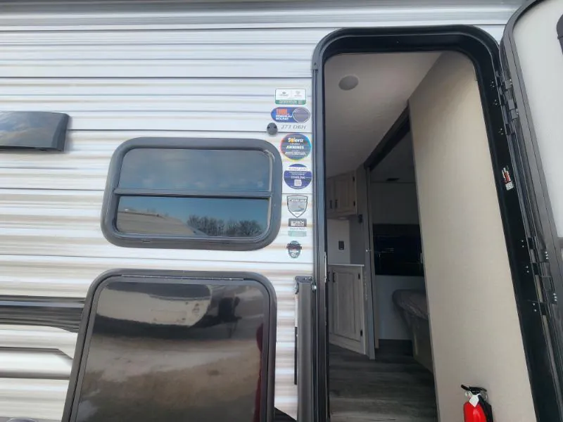 2026 Coachmen Catalina Legacy Edition 273DBHCK, Photos photo 43