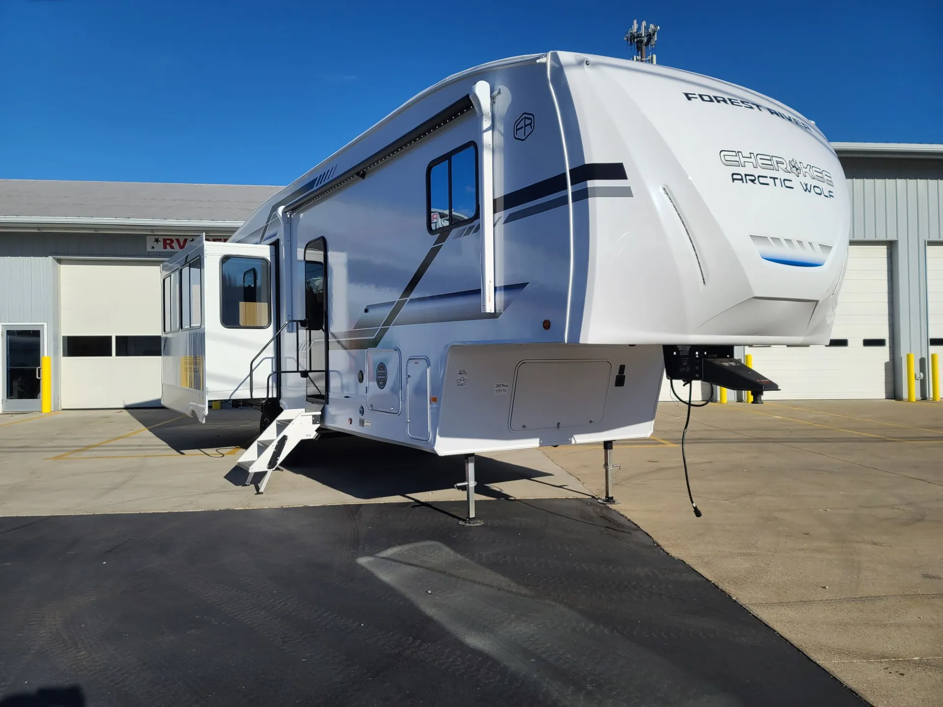 2026 Forest River Cherokee Arctic Wolf 289PANO - Photo 2