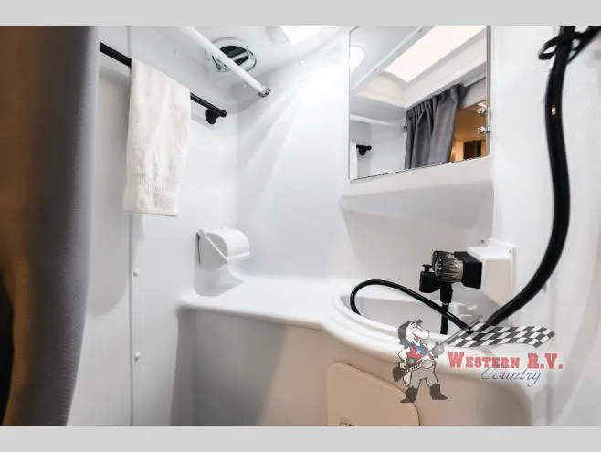 2026 Lance Lance Truck Campers 650 - Photo 3