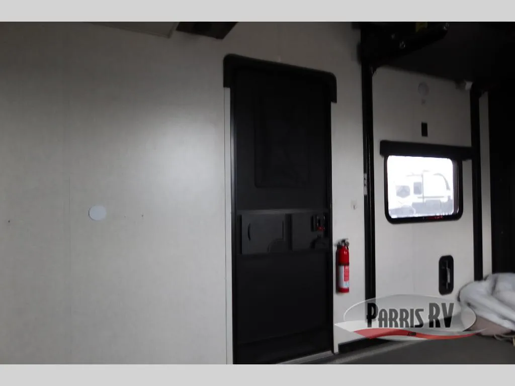 2022 Alliance RV Valor 40V13 - Photo 3