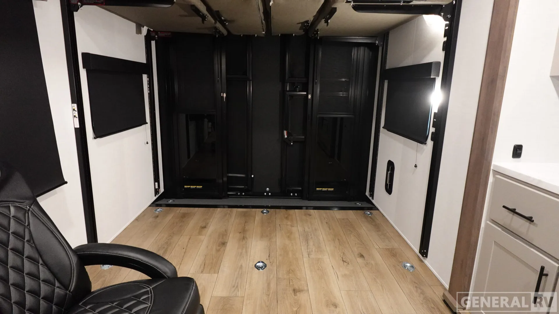 2026 Alliance RV Valor 27T14 - Photo 3