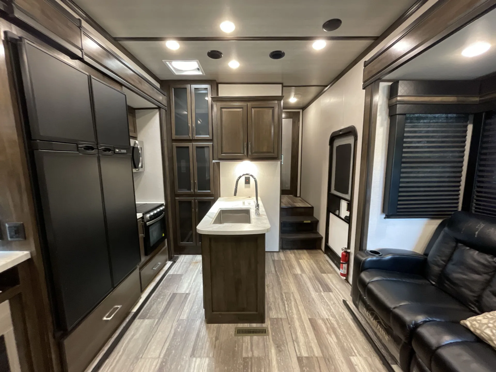 2021 Dutchmen Voltage Triton 3571 — campside