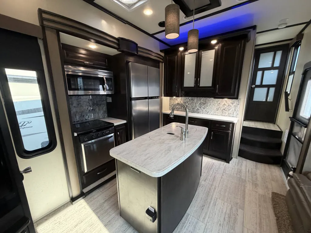 2017 Grand Design Momentum 397TH, Photos photo 15