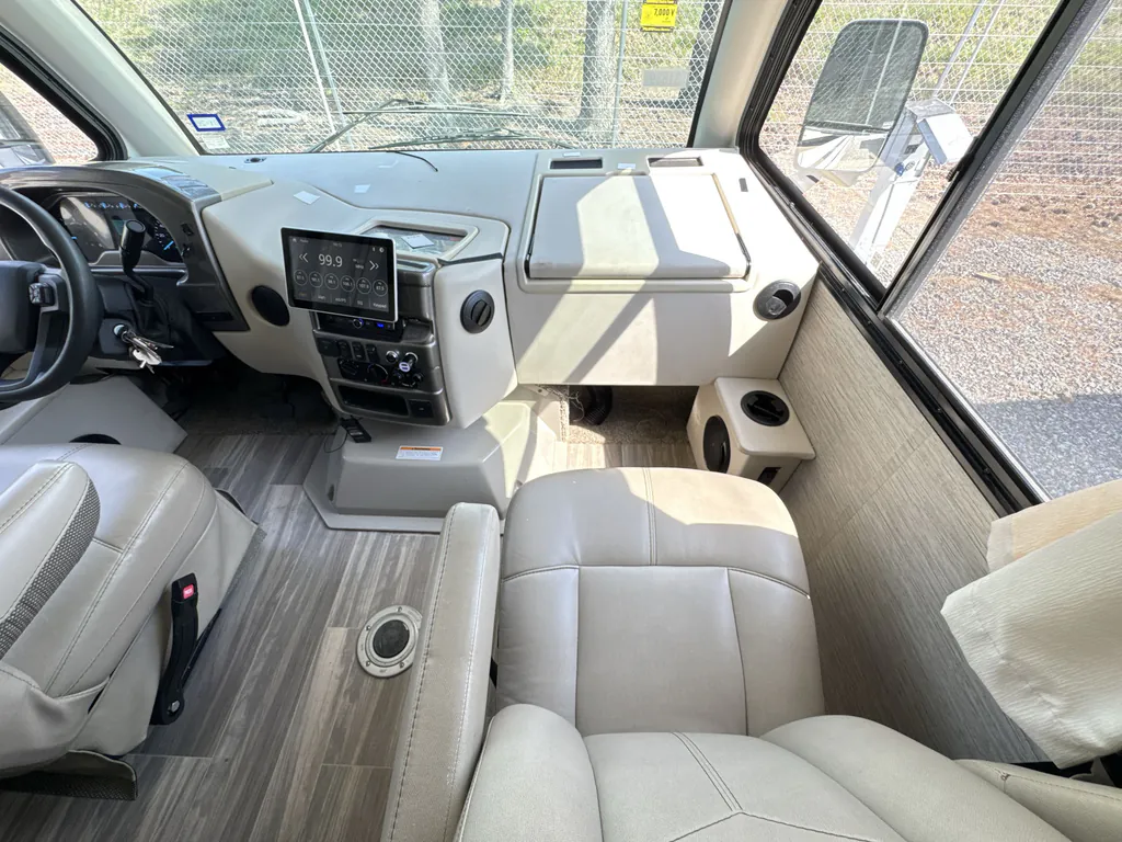 2023 Thor Motor Coach Vegas 24.3, Photos photo 24