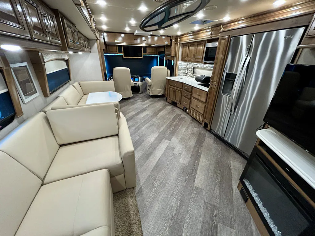 2020 Fleetwood Pace Arrow LXE 38K, Photos photo 4
