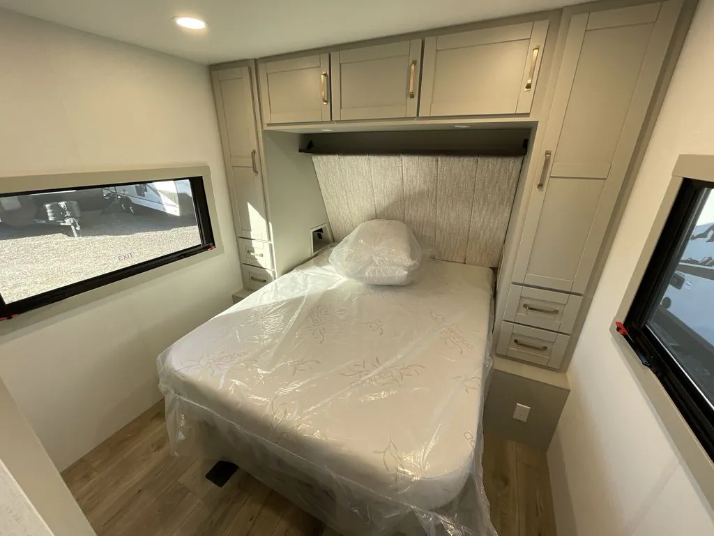 2026 Brinkley Model Z Air 297, Photos photo 20