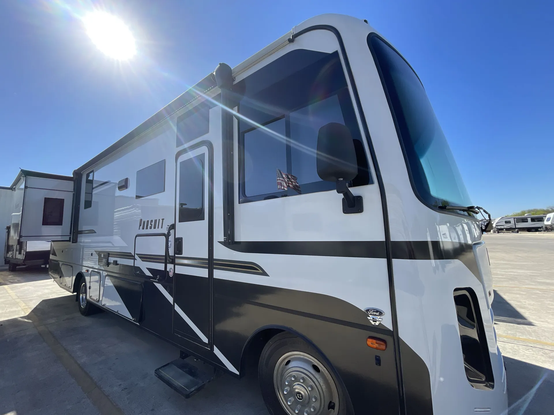 2024 Coachmen Pursuit 31ES - Photo 2