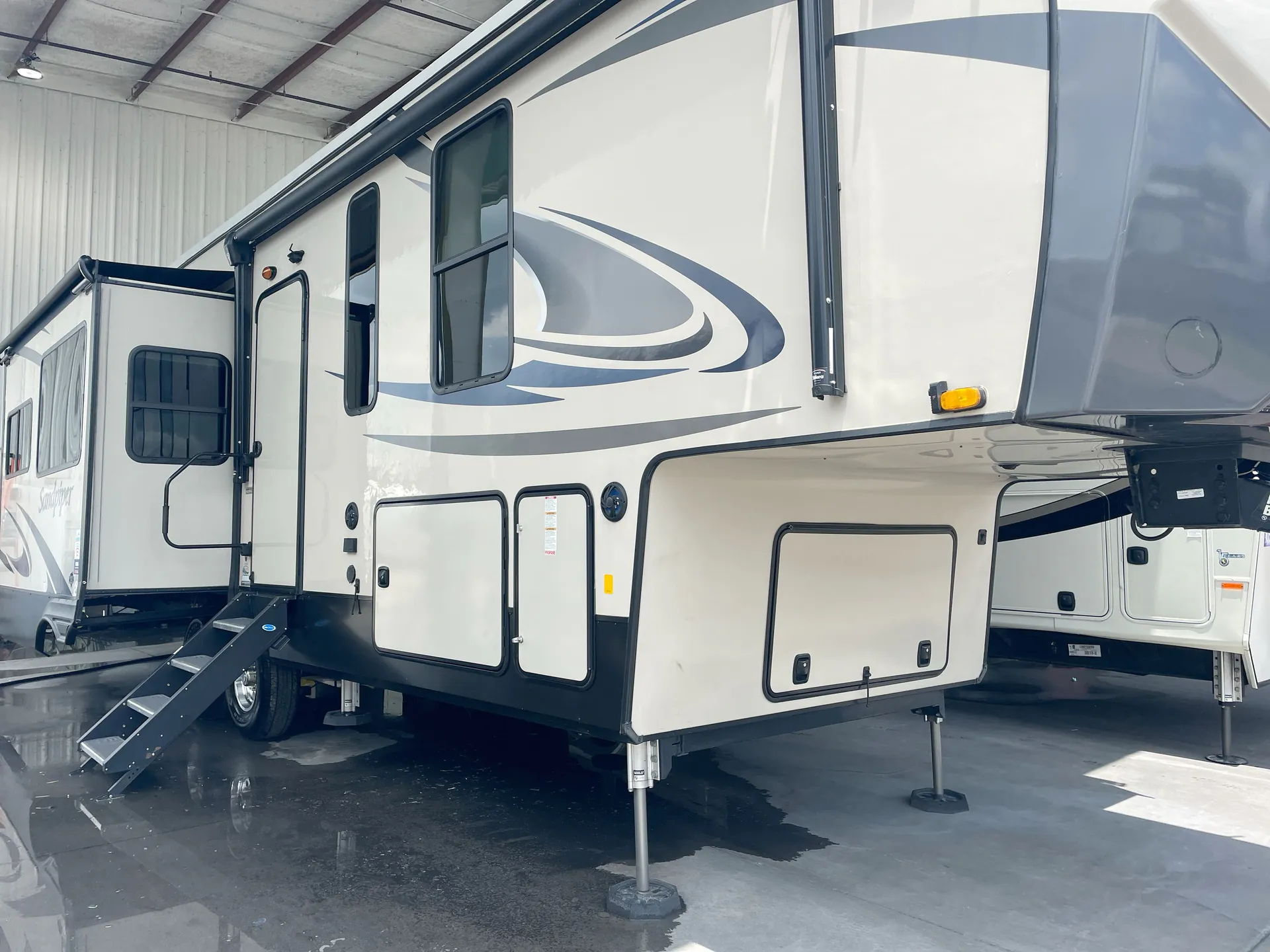 2021 Forest River Sandpiper 321RL - Photo 2