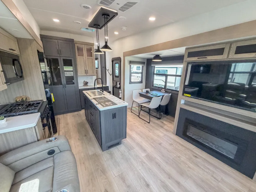 2026 Forest River Rockwood Signature R372RL, Photos photo 10