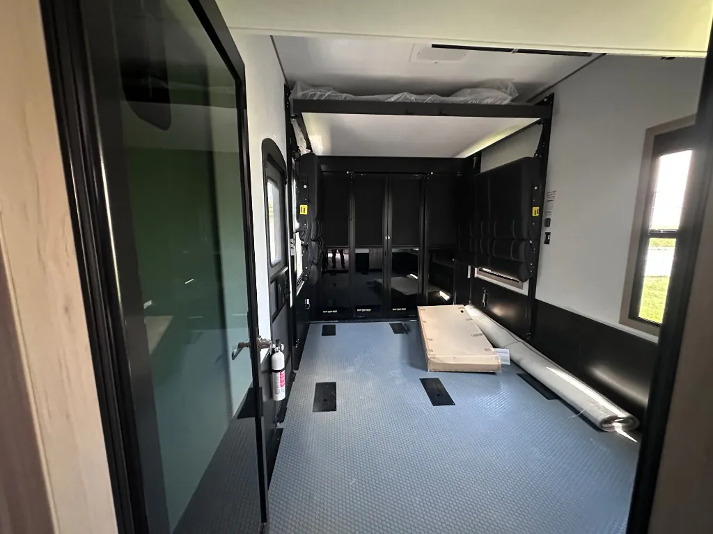 2026 Keystone Raptor 433, Photos photo 23