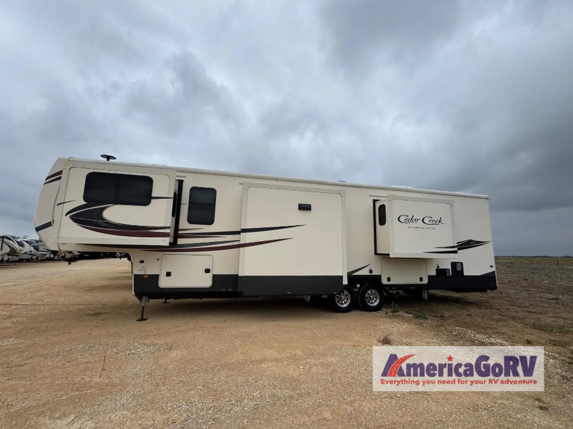 2020 Forest River Cedar Creek Silverback 37FLB - Photo 4