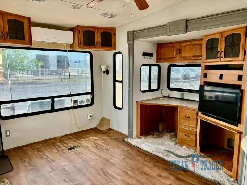 2007 Keystone Montana 3400RL - Photo 4