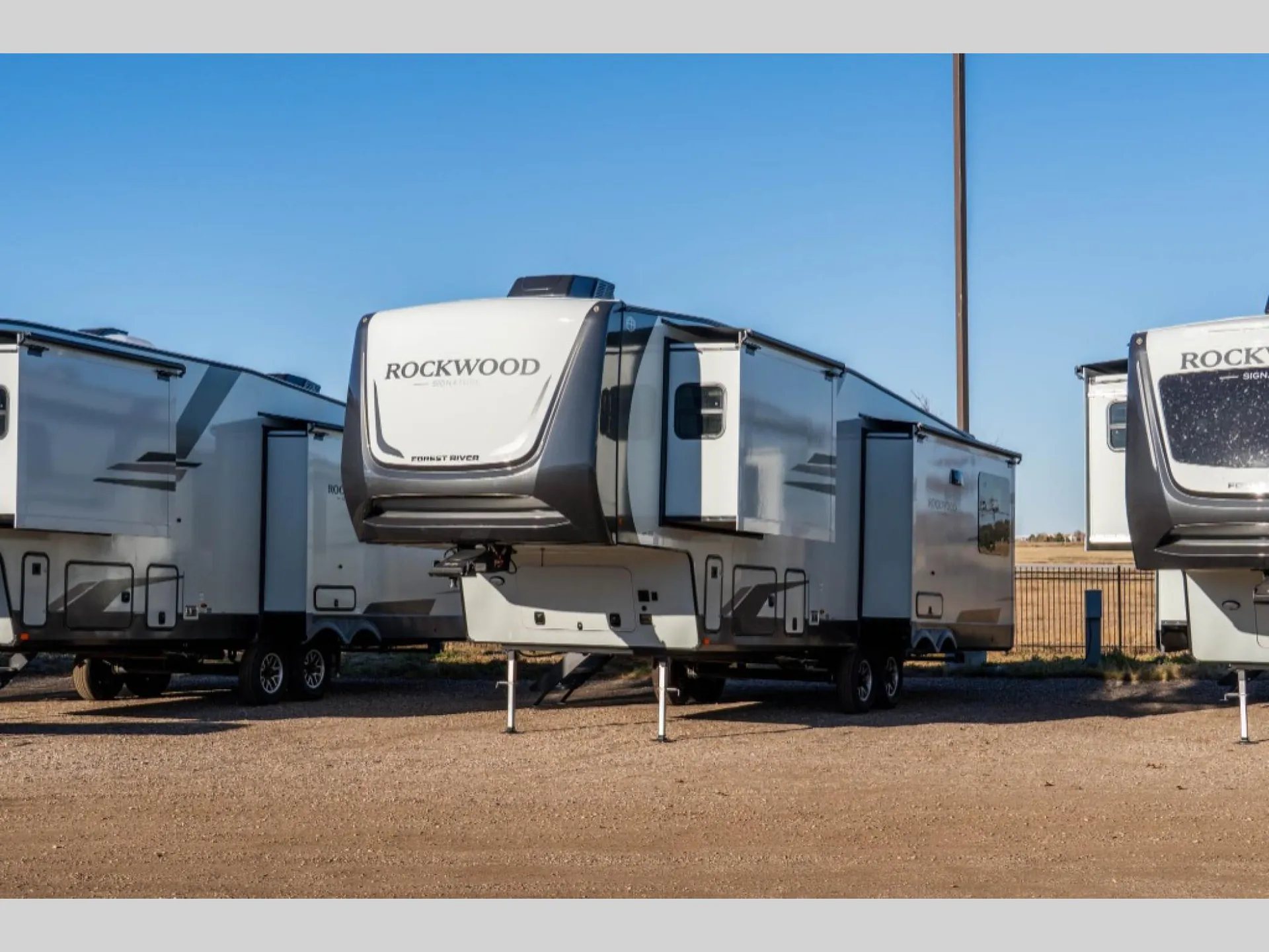 2026 Forest River Rockwood Signature R372RL - Photo 2