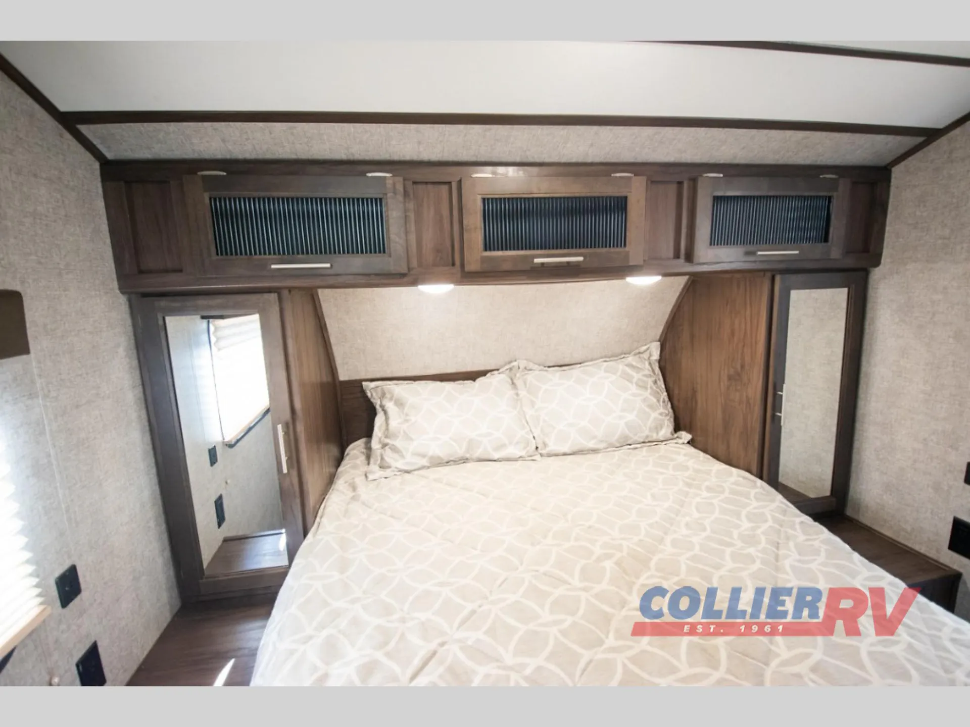 2018 Forest River Cherokee Alpha Wolf 27RK-L — Photo 5