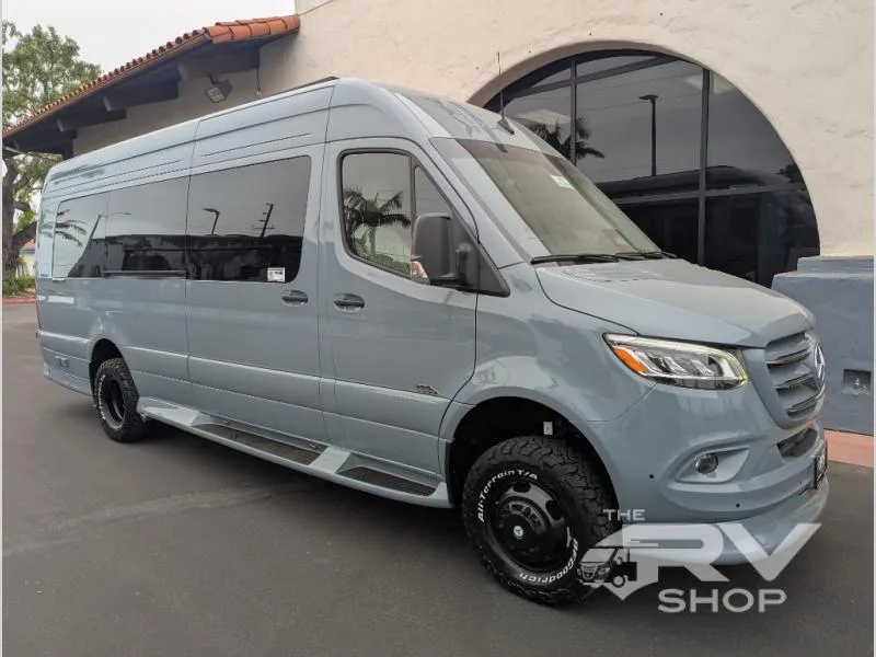 2026 Midwest Automotive Designs Luxe Cruiser D6 - Main photo