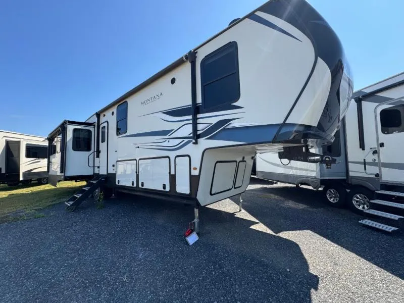 2022 Keystone Montana High Country 385BR - Photo 2