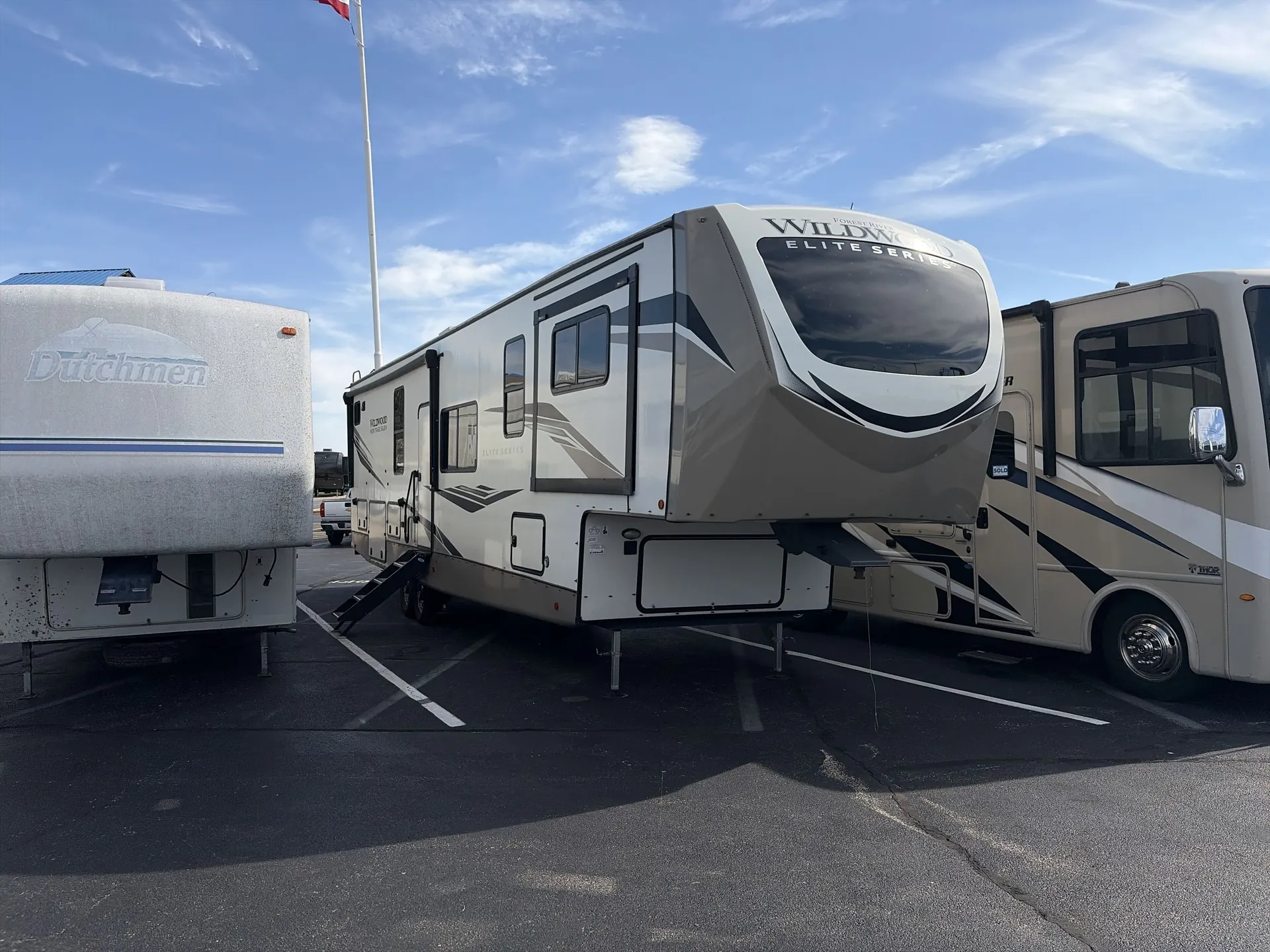 2022 Forest River Wildwood Heritage Glen Elite 36FL - Photo 2