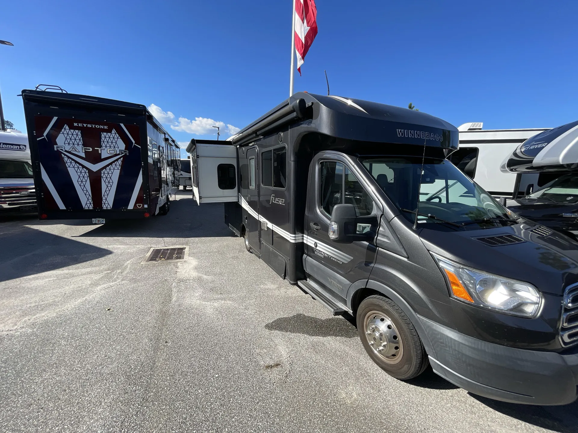 2018 Winnebago Fuse 23T - Photo 2