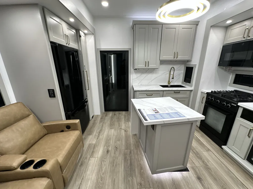 2026 Brinkley Model G 3520, Photos photo 12