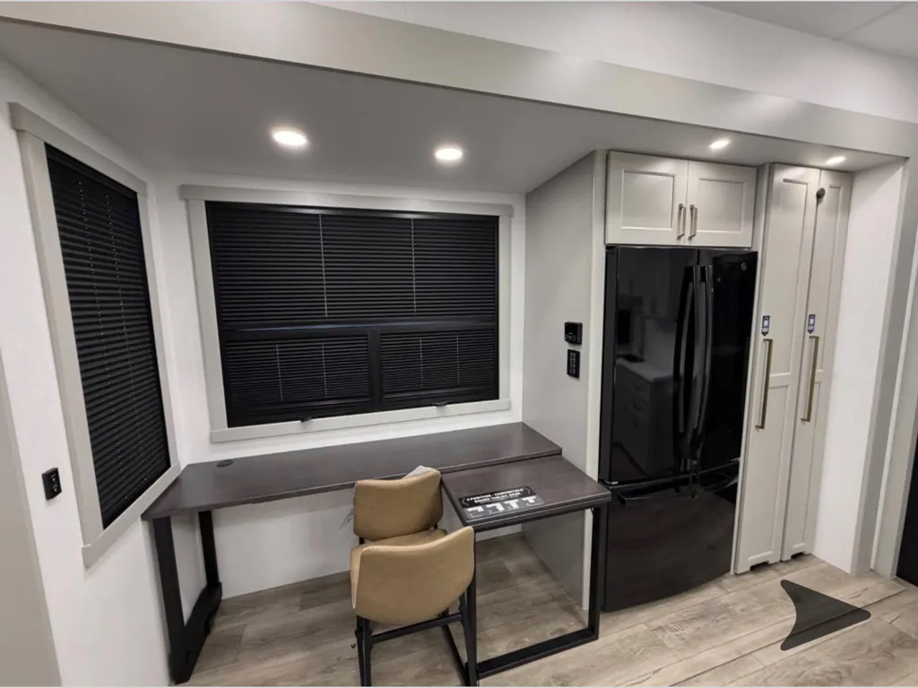 2026 Brinkley Model G 3970, Photos photo 6