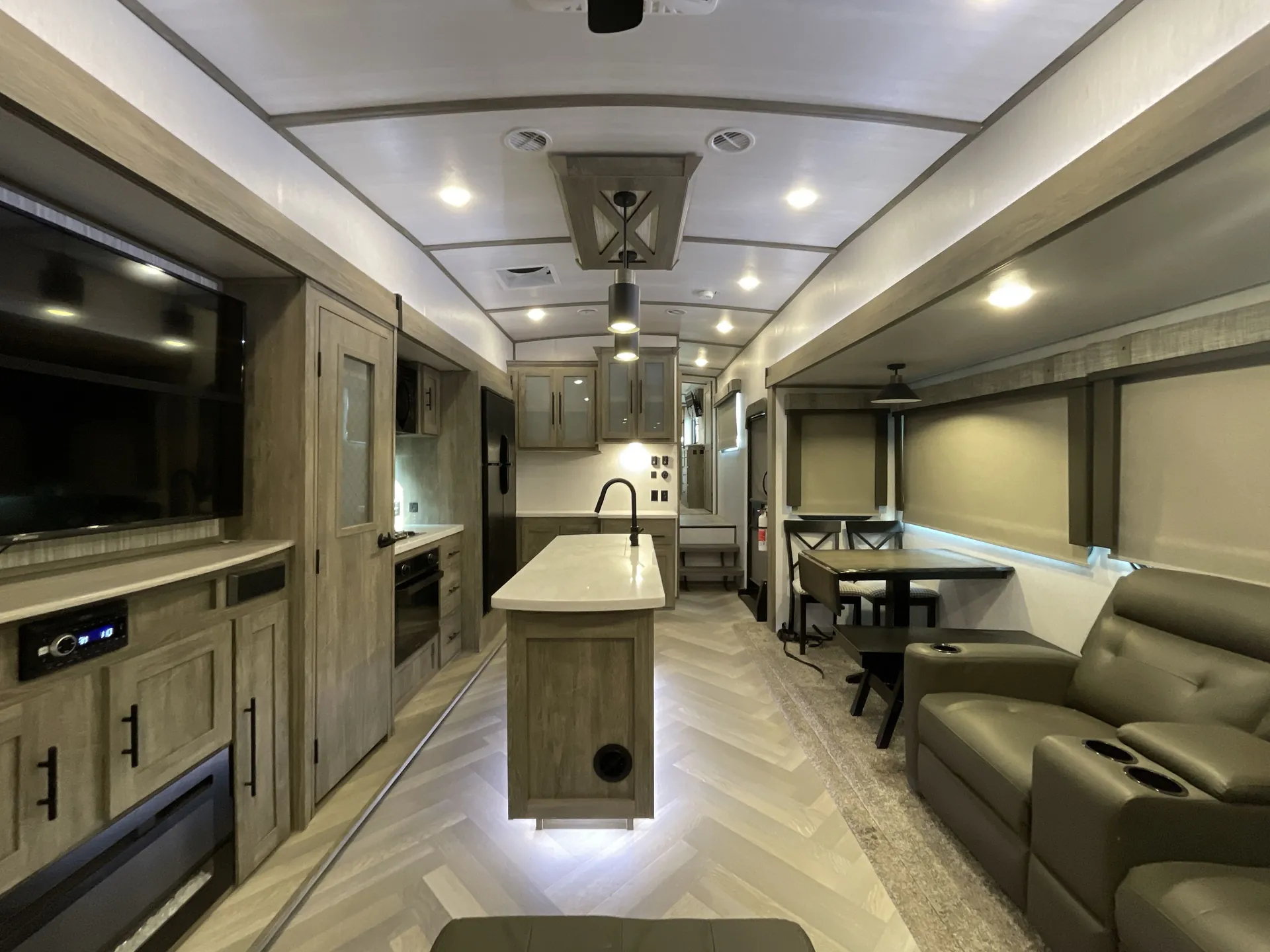 2022 Forest River Wildwood Heritage Glen Elite 34RL — living area main