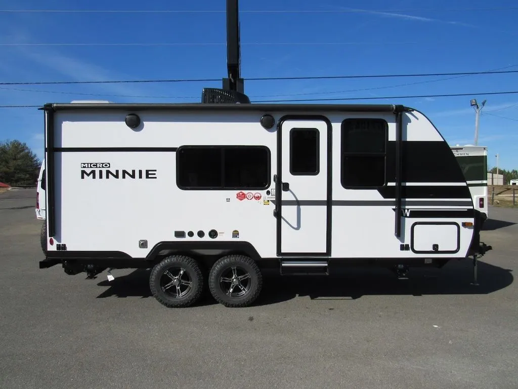 2025 Winnebago Micro Minnie 2108DS - Photo 2